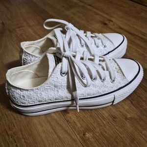 Converse Low Boho White Lace Bridal Embroidered Flowers Bohemian Platform Size 6